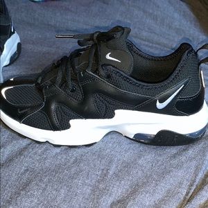 black nike airs NWOT